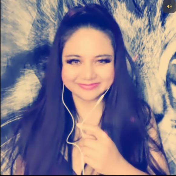 Meet your Posher, Maria Celeste. - Picture 1 of 8